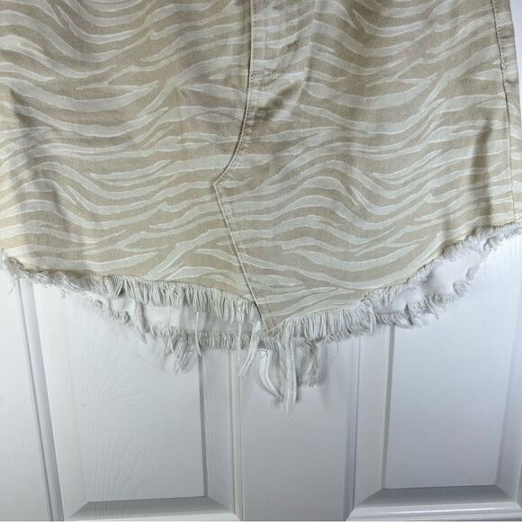 We the Free Free People Denim‎ Skirt Subtle Animal Print Size 26 Distressed Hem - Picture 6 of 9